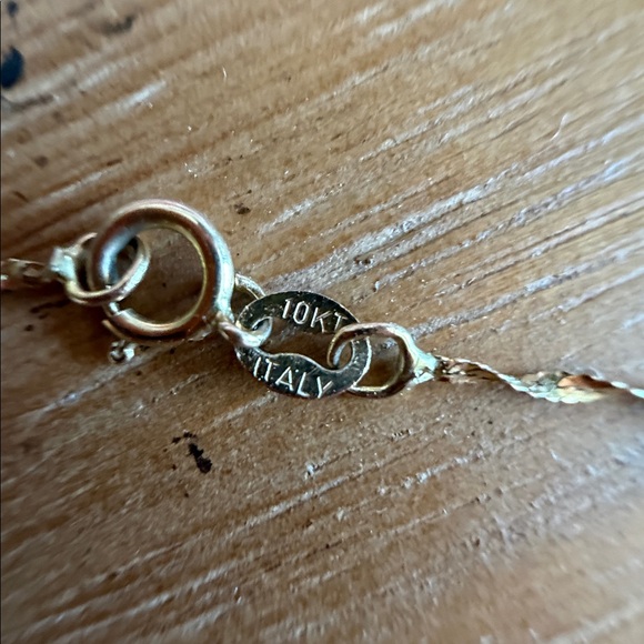 Elegant Gold Chain Necklace - Picture 2 of 5